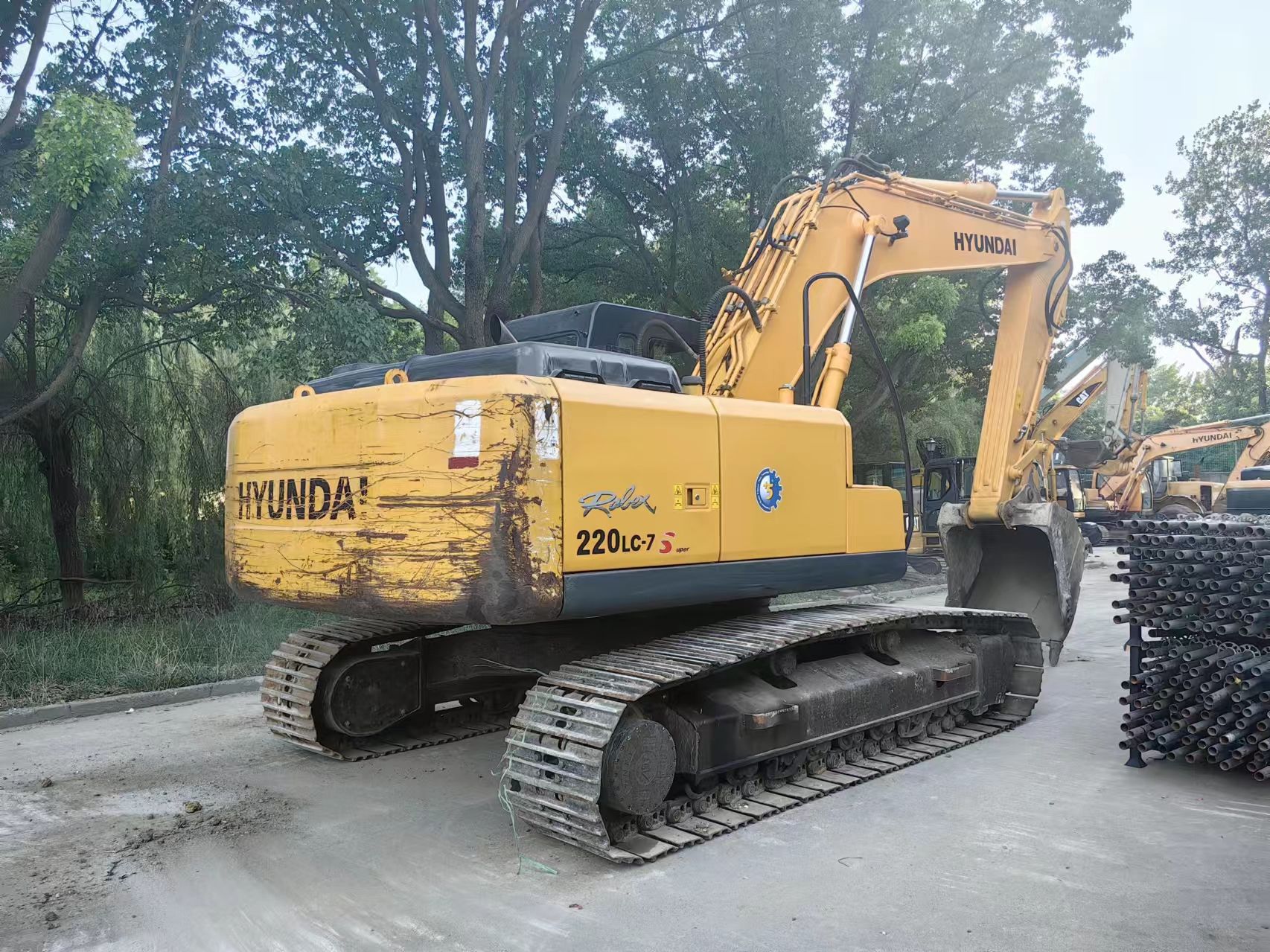 HYUNDAI R220LC-7 - Экскаватор: фото 2 HYUNDAI R220LC-7 - Экскаватор: фото 2