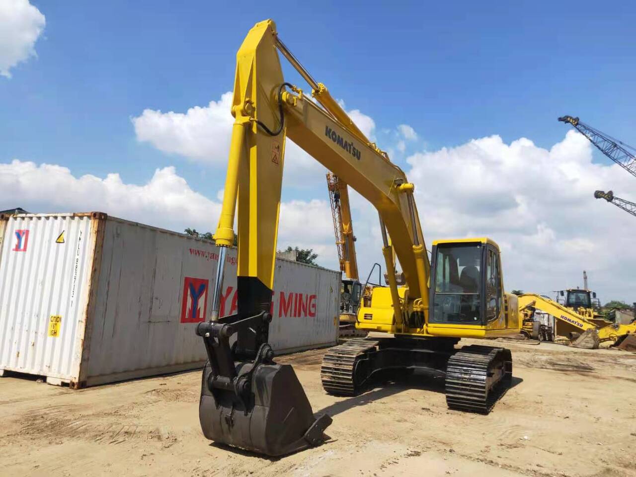 KOMATSU PC200-6 - Гусеничный экскаватор: фото 2 KOMATSU PC200-6 - Гусеничный экскаватор: фото 2