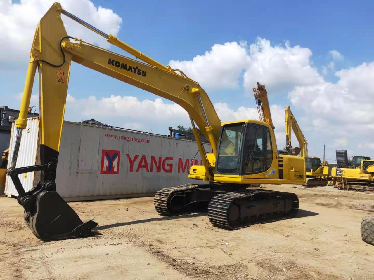 KOMATSU PC200-6 - Гусеничный экскаватор: фото 1 KOMATSU PC200-6 - Гусеничный экскаватор: фото 1