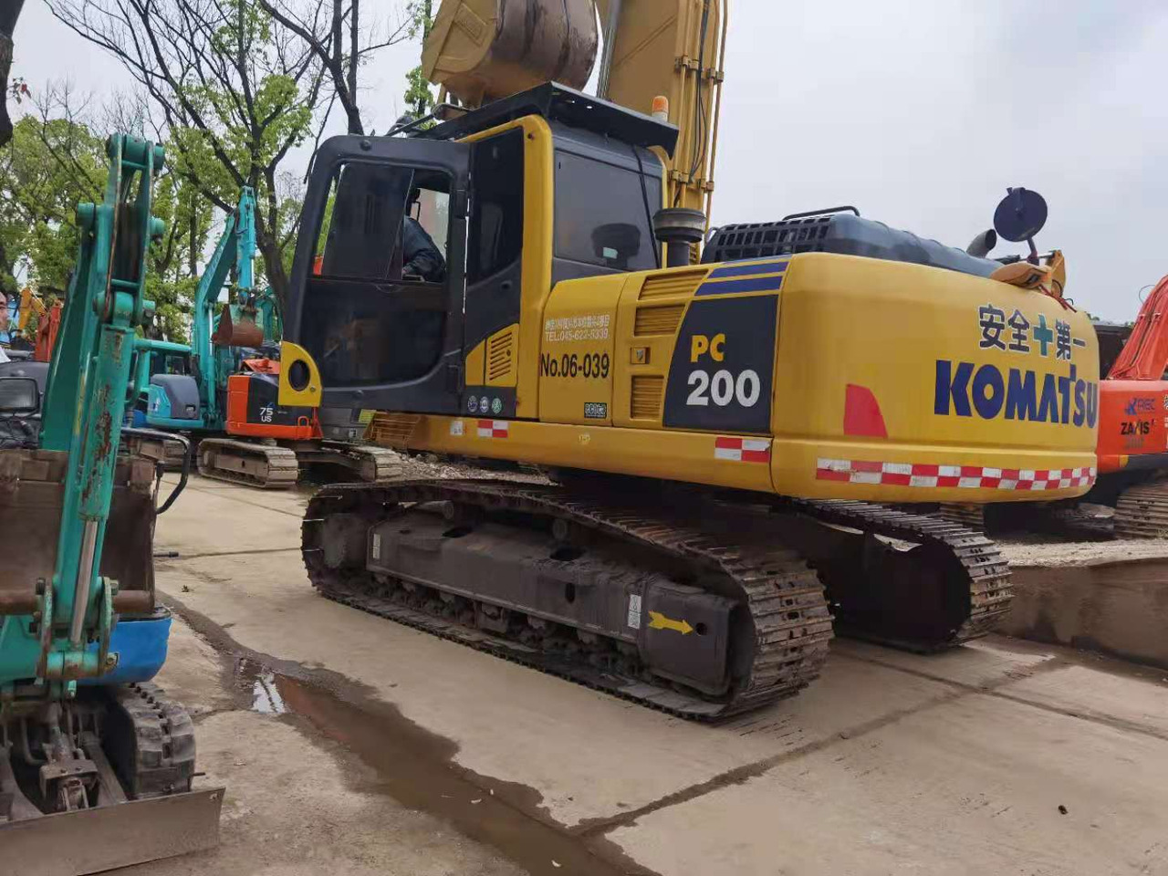 Гусеничный экскаватор KOMATSU PC200-8: фото 7