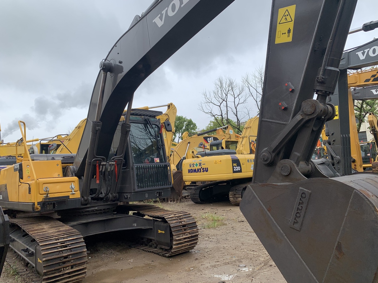 VOLVO EC200DL - Гусеничный экскаватор: фото 2 VOLVO EC200DL - Гусеничный экскаватор: фото 2