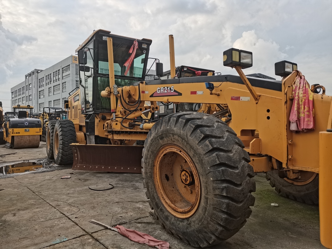 XCMG GR215 - Грейдер: фото 1 XCMG GR215 - Грейдер: фото 1