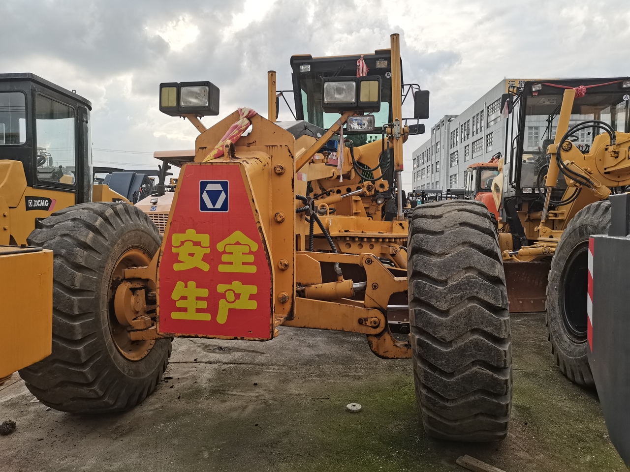 XCMG GR215 - Грейдер: фото 2 XCMG GR215 - Грейдер: фото 2