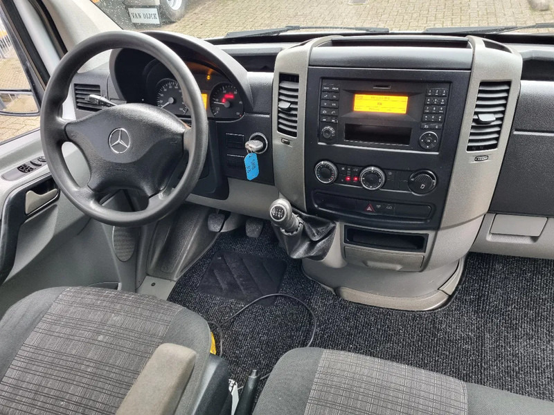 Фото интерьера 1: Малотоннажный самосвал Mercedes-Benz Sprinter 513 CDI Kipper GVW 3500 KG Euro 5B Steel body