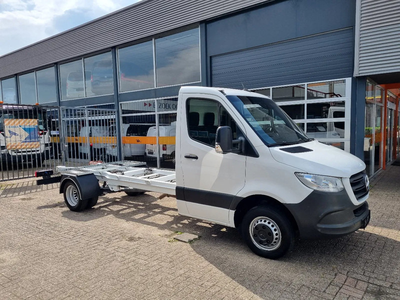 Mercedes-Benz Sprinter 516 CDI Chassis Cabine 4.33 WB GVW 3500 kg Euro 6 - Малотоннажный бортовой грузовик: фото 1 Mercedes-Benz Sprinter 516 CDI Chassis Cabine 4.33 WB GVW 3500 kg Euro 6 - Малотоннажный бортовой грузовик: фото 1