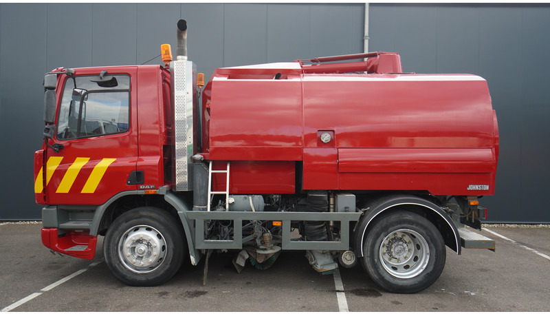 DAF 65.180 ATI STREET SWEPER RH DRIVE MANUAL GARBOX 96.000KM - Подметально-уборочная машина: фото 1 DAF 65.180 ATI STREET SWEPER RH DRIVE MANUAL GARBOX 96.000KM - Подметально-уборочная машина: фото 1