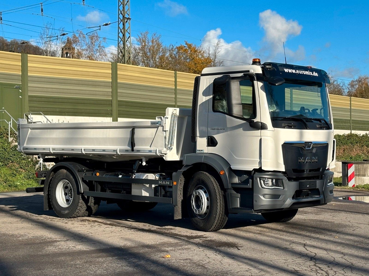 MAN TGM 18.320 4X2 / Euro 6e 3-Seiten-Kipper MAN TGM 18.320 4X2 / Euro 6e 3-Seiten-Kipper - Самосвал: фото 1 MAN TGM 18.320 4X2 / Euro 6e 3-Seiten-Kipper MAN TGM 18.320 4X2 / Euro 6e 3-Seiten-Kipper - Самосвал: фото 1