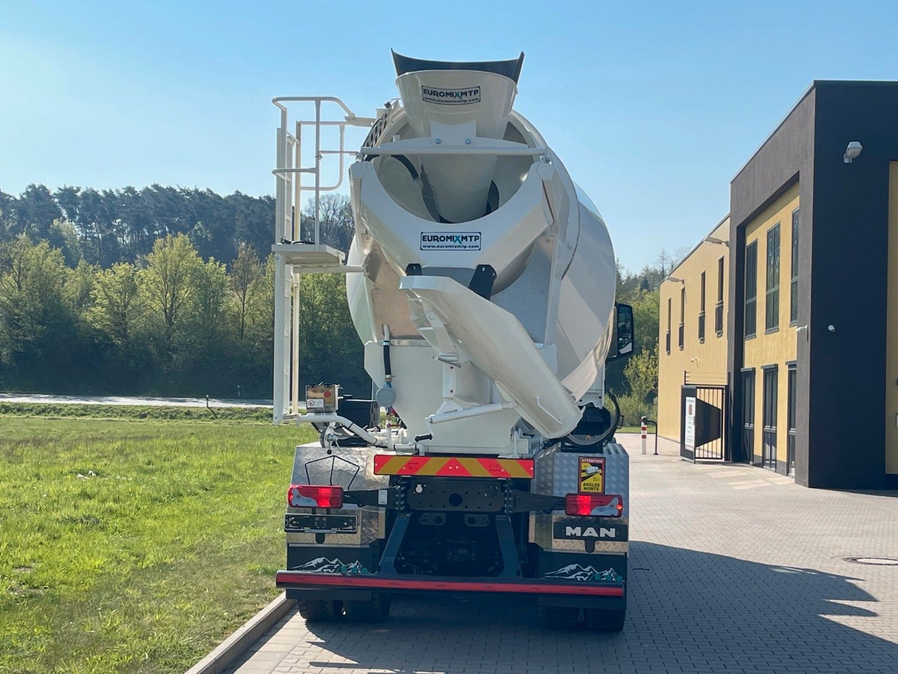 MAN TGS 35.520 8x4 /Euro6e EuromixMTP EM 10 L - Автобетоносмеситель: фото 5 MAN TGS 35.520 8x4 /Euro6e EuromixMTP EM 10 L - Автобетоносмеситель: фото 5