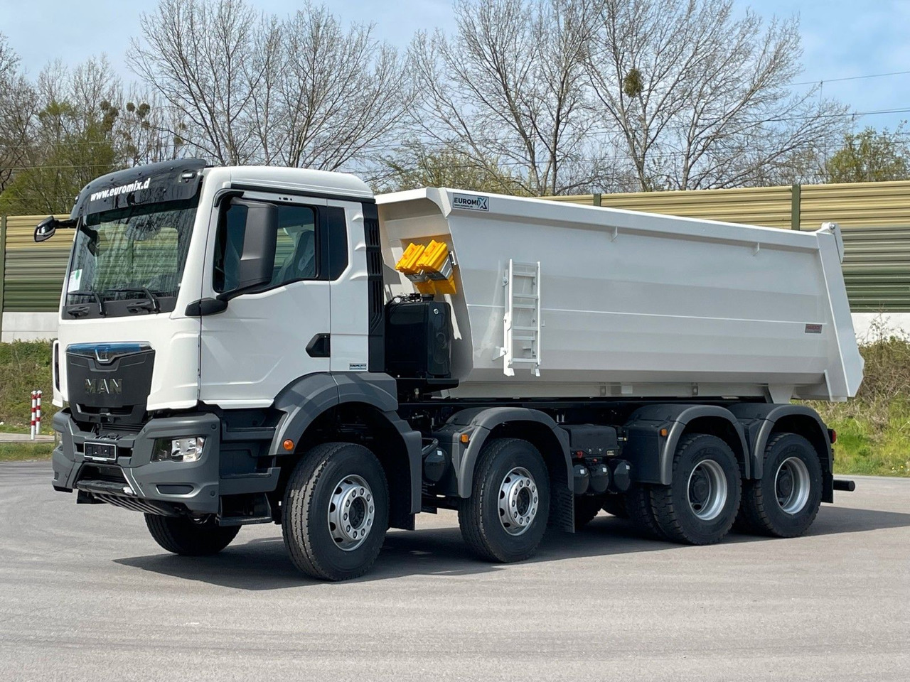 MAN TGS 41.400 8x4 / EUROMIX MTP 20m³/ EURO2 Kipper - Самосвал: фото 3 MAN TGS 41.400 8x4 / EUROMIX MTP 20m³/ EURO2 Kipper - Самосвал: фото 3