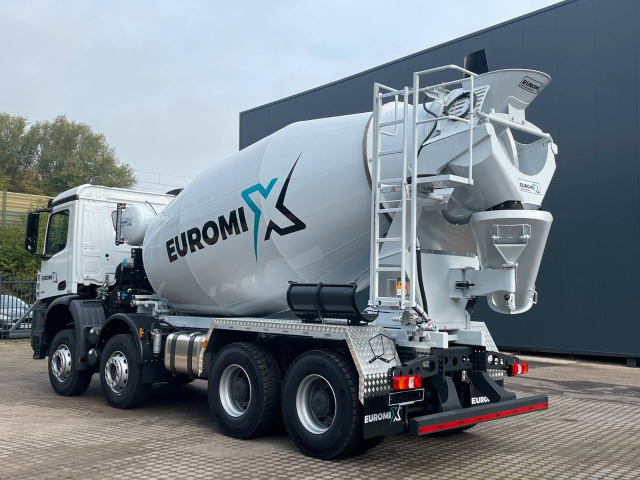 Mercedes-Benz AROCS 5 4142 B 8X4 Euro 3 EuromixMTP EM 10 - Автобетоносмеситель: фото 3 Mercedes-Benz AROCS 5 4142 B 8X4 Euro 3 EuromixMTP EM 10 - Автобетоносмеситель: фото 3