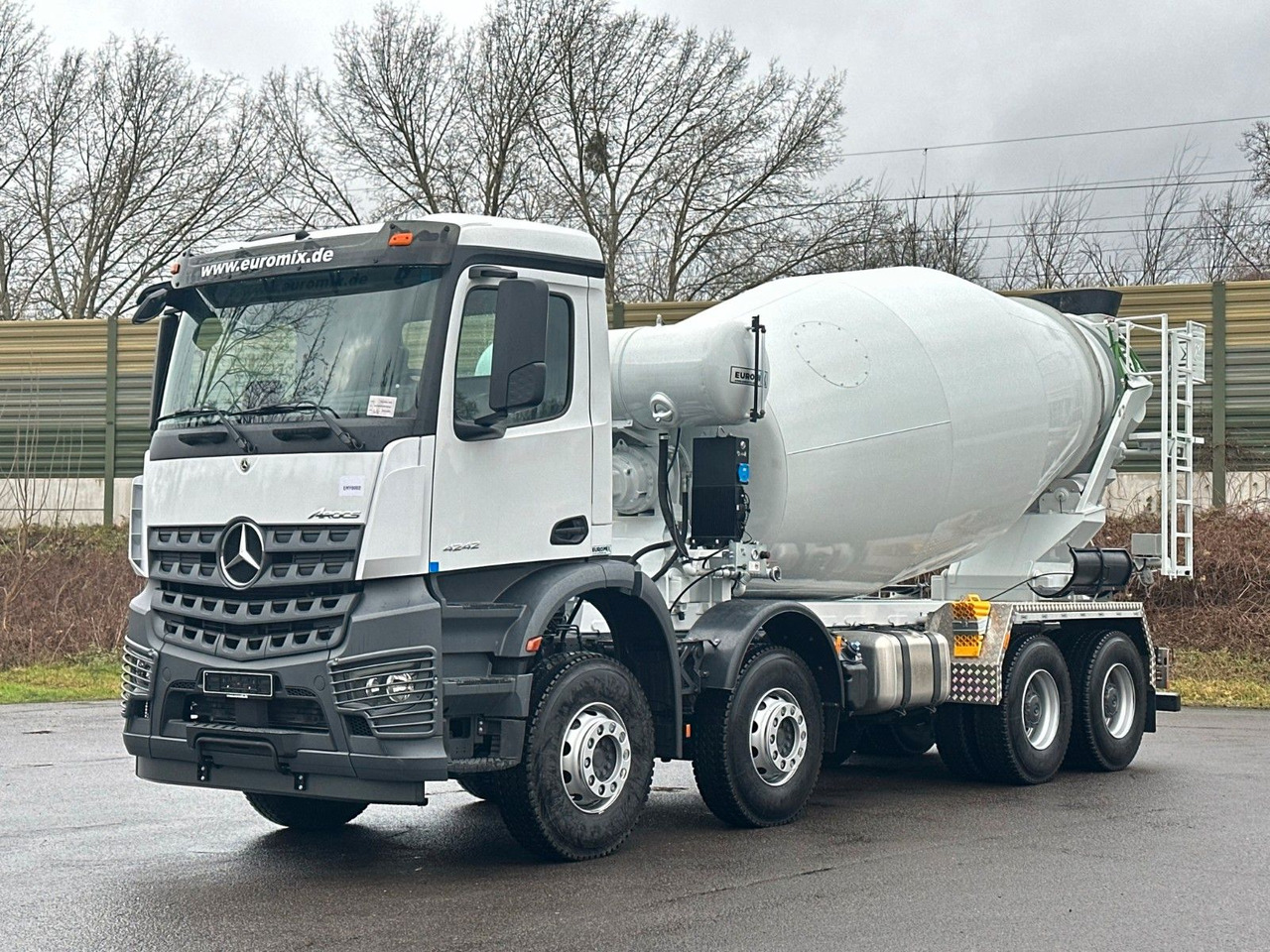 Mercedes-Benz AROCS 5 4242 8x4 Euro5 EuromixMTP EM 12m R - Автобетоносмеситель: фото 3 Mercedes-Benz AROCS 5 4242 8x4 Euro5 EuromixMTP EM 12m R - Автобетоносмеситель: фото 3