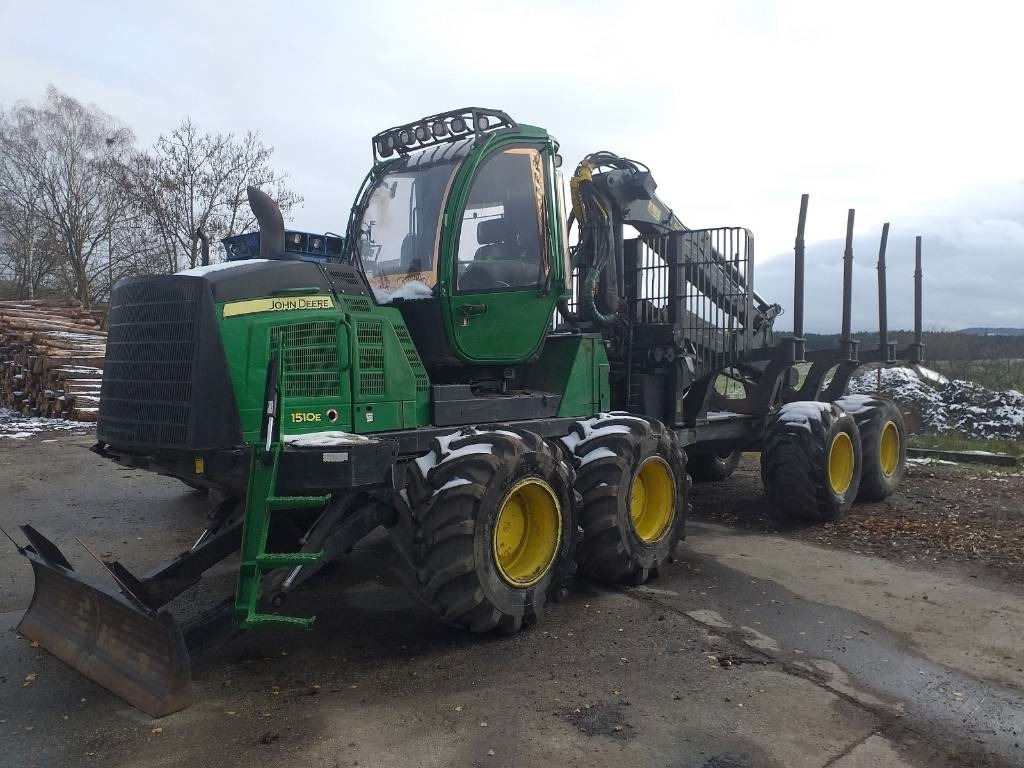 John Deere 1510 E - Форвардер: фото 1 John Deere 1510 E - Форвардер: фото 1