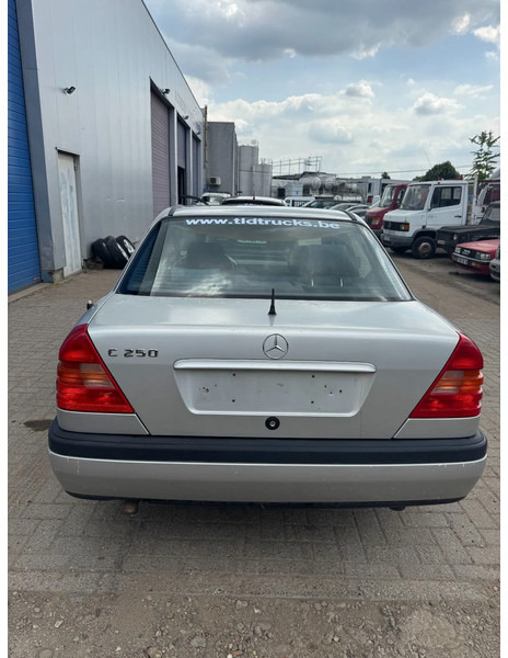 Mercedes-Benz C-Klasse **C250DIESEL+AIRCO** - Седан: фото 5 Mercedes-Benz C-Klasse **C250DIESEL+AIRCO** - Седан: фото 5