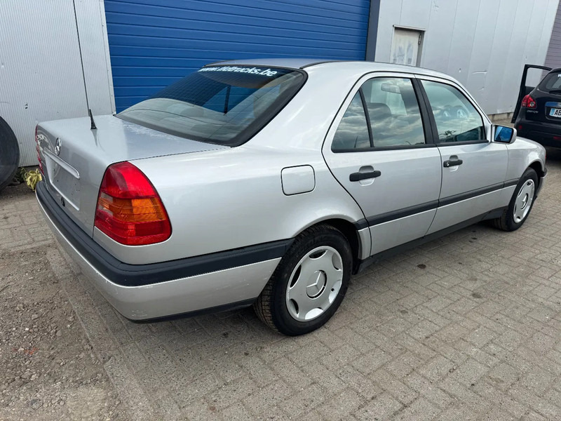 Mercedes-Benz C-Klasse **C250DIESEL+AIRCO** - Седан: фото 4 Mercedes-Benz C-Klasse **C250DIESEL+AIRCO** - Седан: фото 4