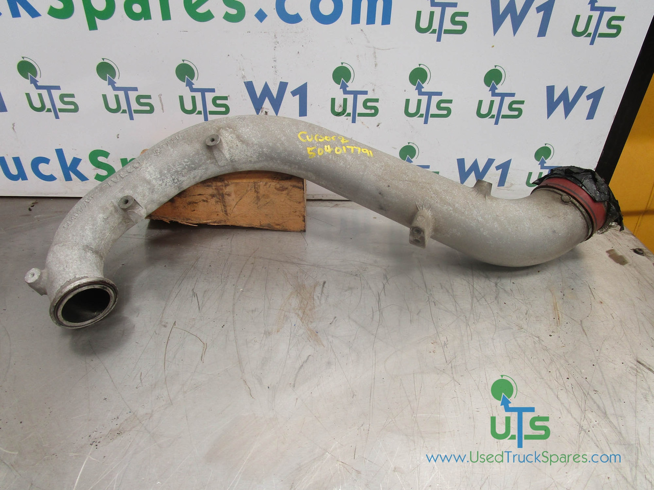 IVECO CURSOR 8 INTERCOOLER PIPE P/NO 504017791 - Двигатель и запчасти для Грузовиков: фото 1 IVECO CURSOR 8 INTERCOOLER PIPE P/NO 504017791 - Двигатель и запчасти для Грузовиков: фото 1