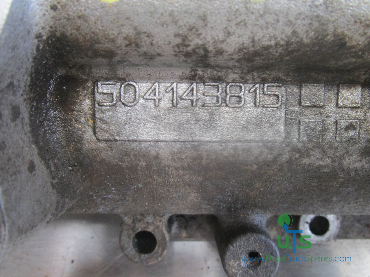 IVECO CURSOR 8 OIL COOLER HOUSING P/NO 504143815 - Двигатель и запчасти для Грузовиков: фото 2 IVECO CURSOR 8 OIL COOLER HOUSING P/NO 504143815 - Двигатель и запчасти для Грузовиков: фото 2