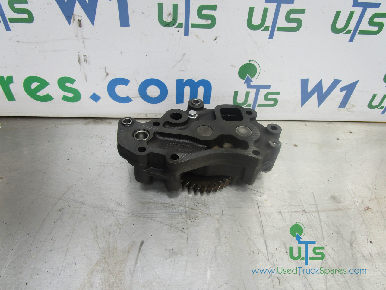 IVECO CURSOR OIL PUMP P/NO 501553/02 - Двигатель и запчасти для Грузовиков: фото 1 IVECO CURSOR OIL PUMP P/NO 501553/02 - Двигатель и запчасти для Грузовиков: фото 1