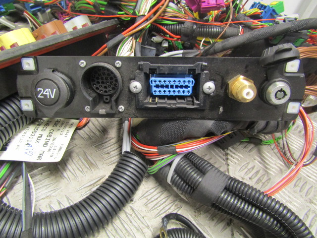 IVECO STRALIS COPLETE CAB WIRING HARNESS - Электрическая система для Грузовиков: фото 2 IVECO STRALIS COPLETE CAB WIRING HARNESS - Электрическая система для Грузовиков: фото 2