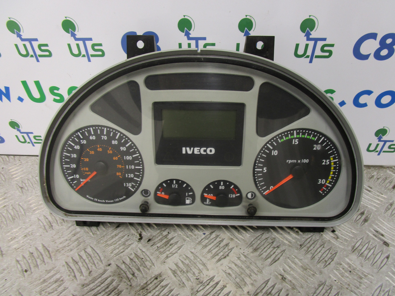 IVECO TECTOR CLOCK CLUSTER P/NO 504025357 - Электрическая система для Грузовиков: фото 1 IVECO TECTOR CLOCK CLUSTER P/NO 504025357 - Электрическая система для Грузовиков: фото 1