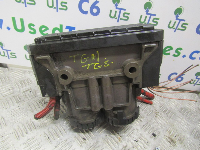 MAN TGS/TGX EBS MODULATOR P/NO 81.52106.6042 / K020024N00 - Детали тормозной системы для Грузовиков: фото 1 MAN TGS/TGX EBS MODULATOR P/NO 81.52106.6042 / K020024N00 - Детали тормозной системы для Грузовиков: фото 1