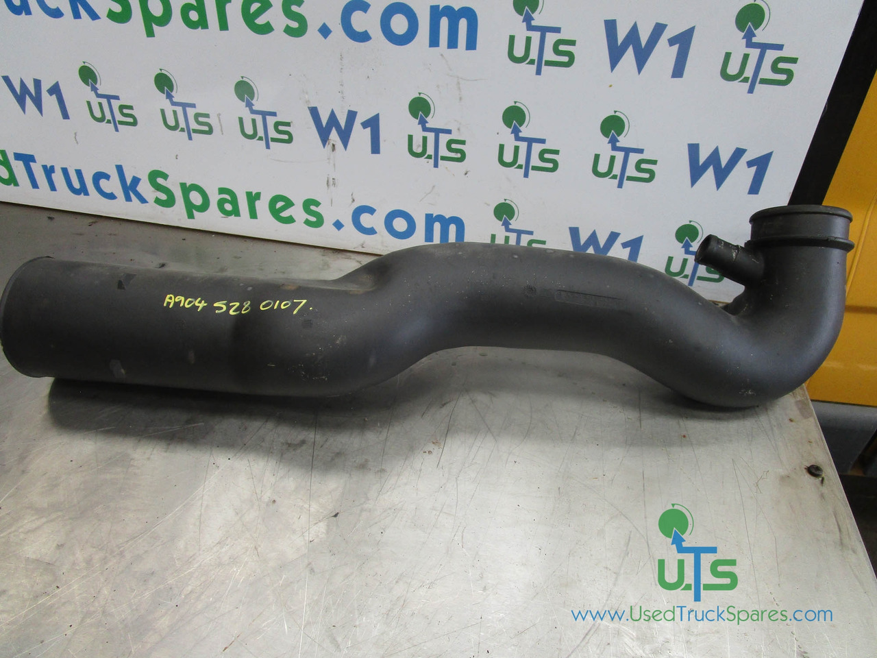 MERCEDES AXOR 2633 AIR FILLER INTAKE PIPE P/NO A9045280107 - Двигатель и запчасти для Грузовиков: фото 1 MERCEDES AXOR 2633 AIR FILLER INTAKE PIPE P/NO A9045280107 - Двигатель и запчасти для Грузовиков: фото 1
