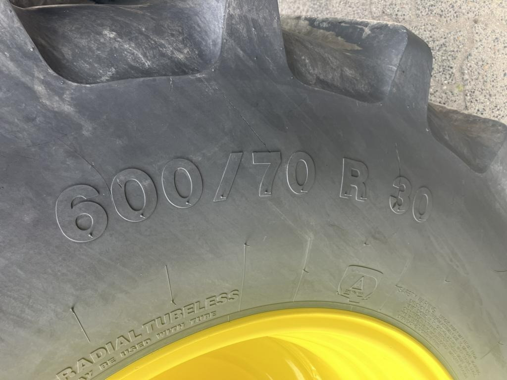 John Deere 6M250 - Трактор: фото 4 John Deere 6M250 - Трактор: фото 4