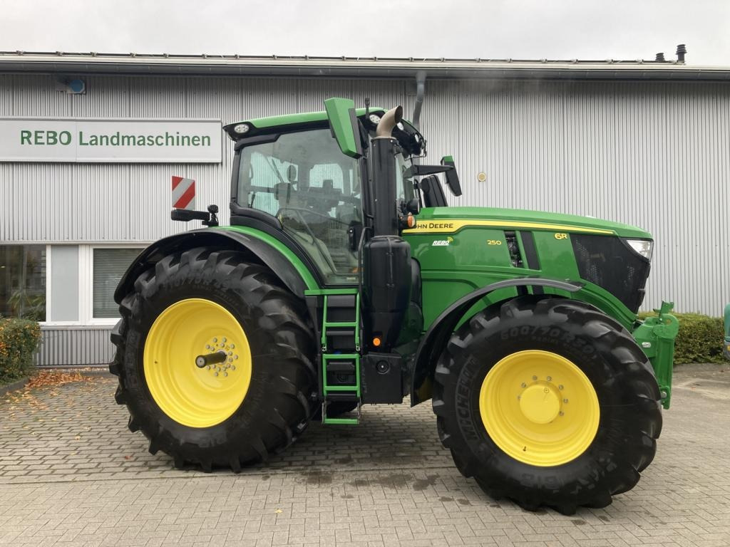 John Deere 6R250 - Трактор: фото 3 John Deere 6R250 - Трактор: фото 3