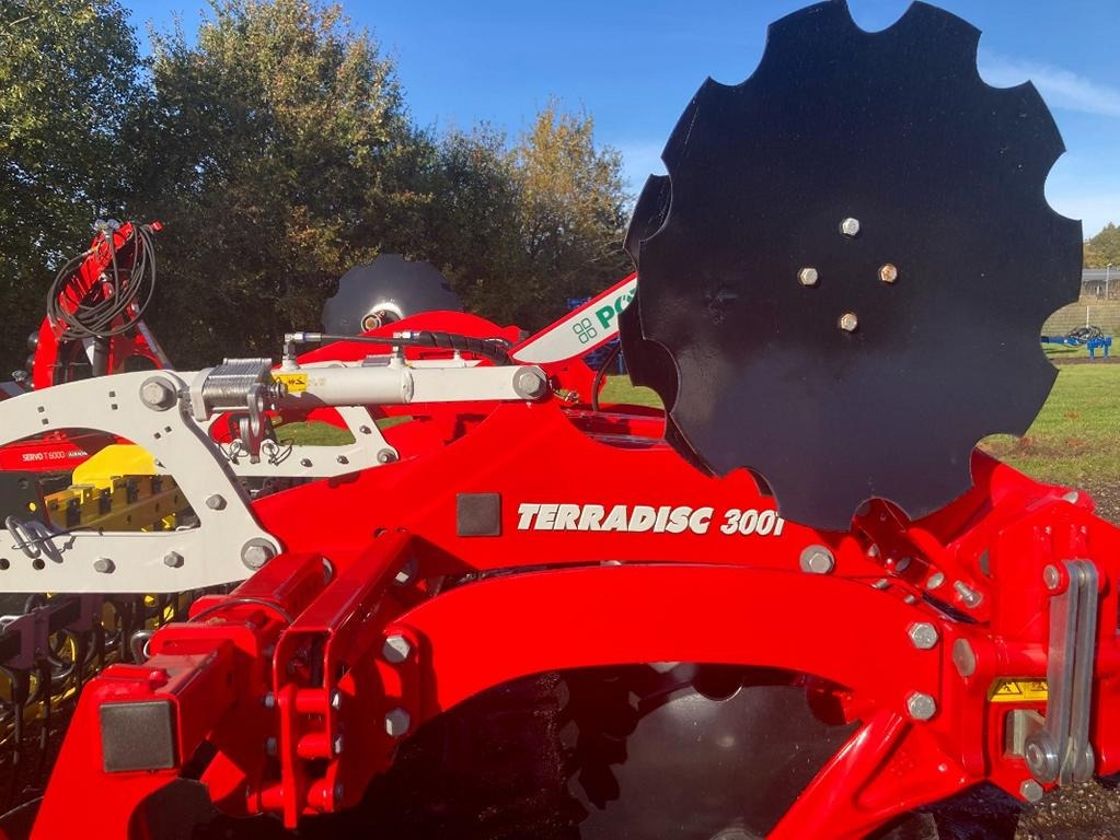 Pöttinger TERRADISC 3001 - Дисковая борона: фото 2 Pöttinger TERRADISC 3001 - Дисковая борона: фото 2