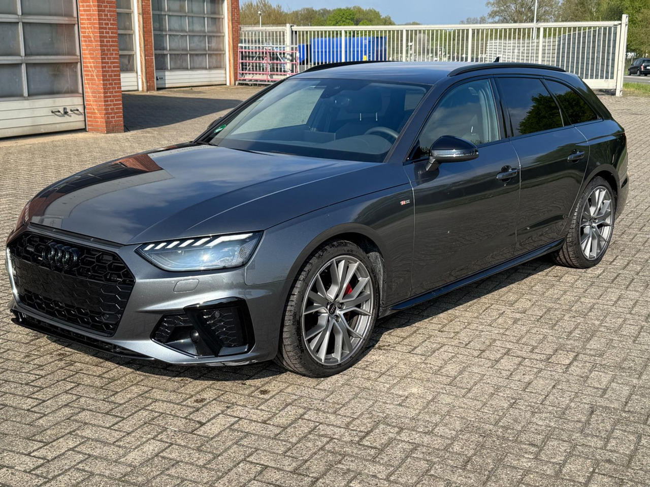 Audi A4 Avant 40 TFSI Edition quattro S line 6500 KM - Легковой автомобиль: фото 2 Audi A4 Avant 40 TFSI Edition quattro S line 6500 KM - Легковой автомобиль: фото 2