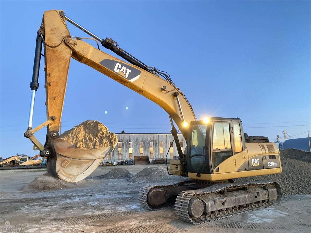 CAT 323 DLN - Гусеничный экскаватор: фото 1 CAT 323 DLN - Гусеничный экскаватор: фото 1