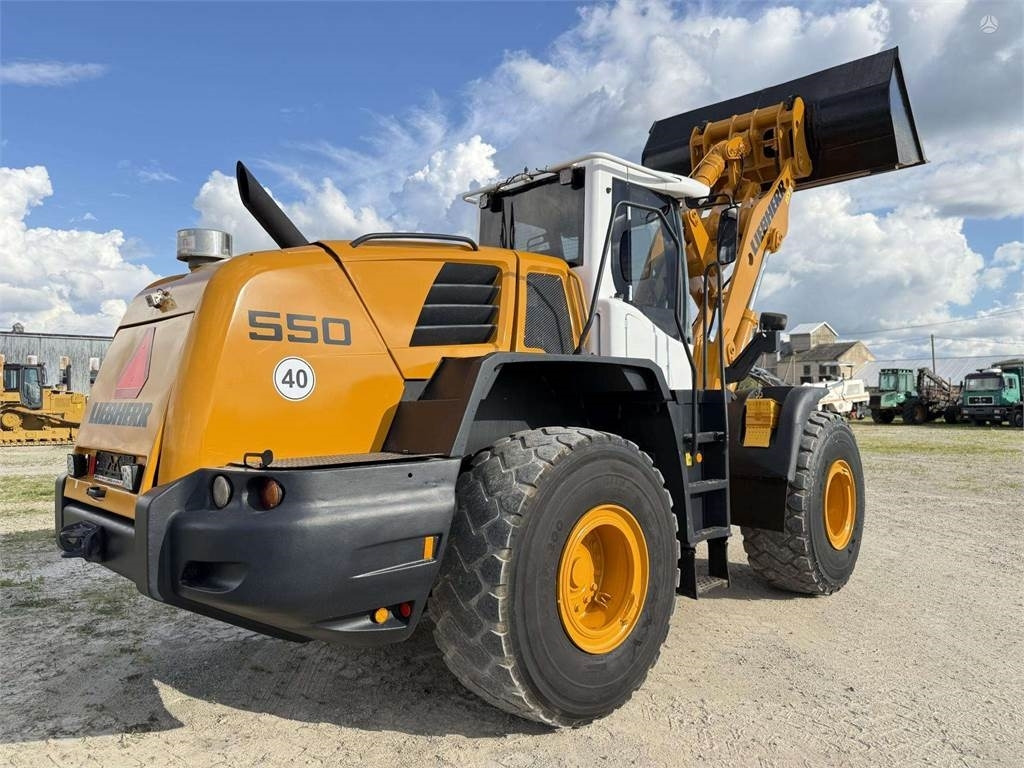 Liebherr L 550 , quick coupler - Колёсный погрузчик: фото 2 Liebherr L 550 , quick coupler - Колёсный погрузчик: фото 2