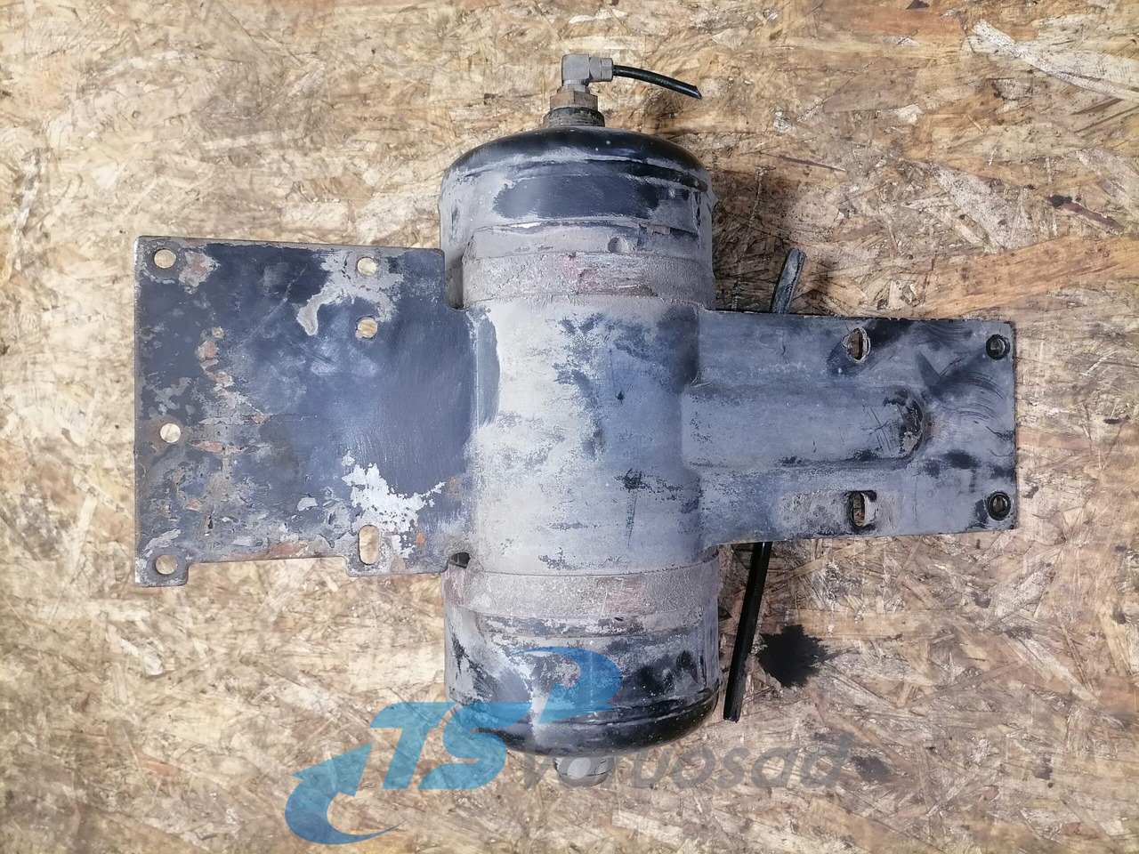 DAF Air tank 1733548 - Универсальная запчасть для Грузовиков: фото 2 DAF Air tank 1733548 - Универсальная запчасть для Грузовиков: фото 2