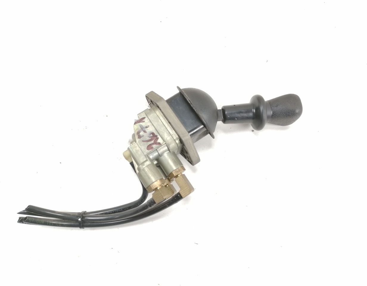 DAF Handbrake control lever 1734006 - Универсальная запчасть для Грузовиков: фото 1 DAF Handbrake control lever 1734006 - Универсальная запчасть для Грузовиков: фото 1