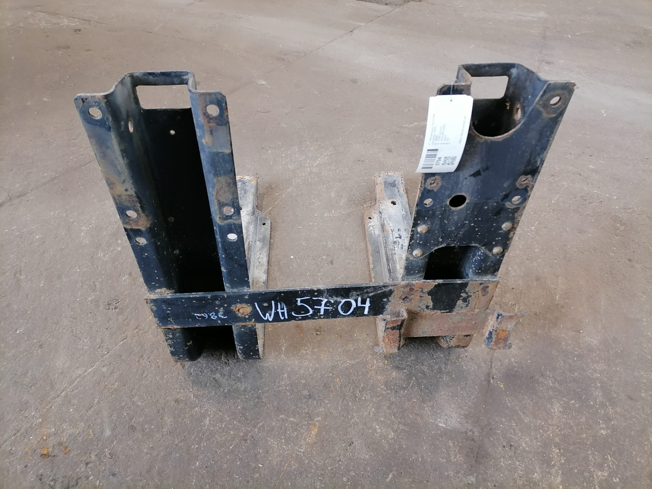 MAN Fuel tank bracket 81418015492 - Топливный бак для Грузовиков: фото 3 MAN Fuel tank bracket 81418015492 - Топливный бак для Грузовиков: фото 3