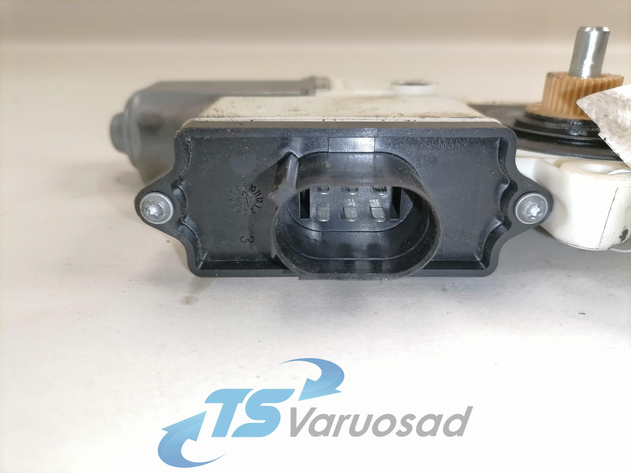 MAN Glass lift 81286016137 - Стекло и запчасти для Грузовиков: фото 4 MAN Glass lift 81286016137 - Стекло и запчасти для Грузовиков: фото 4