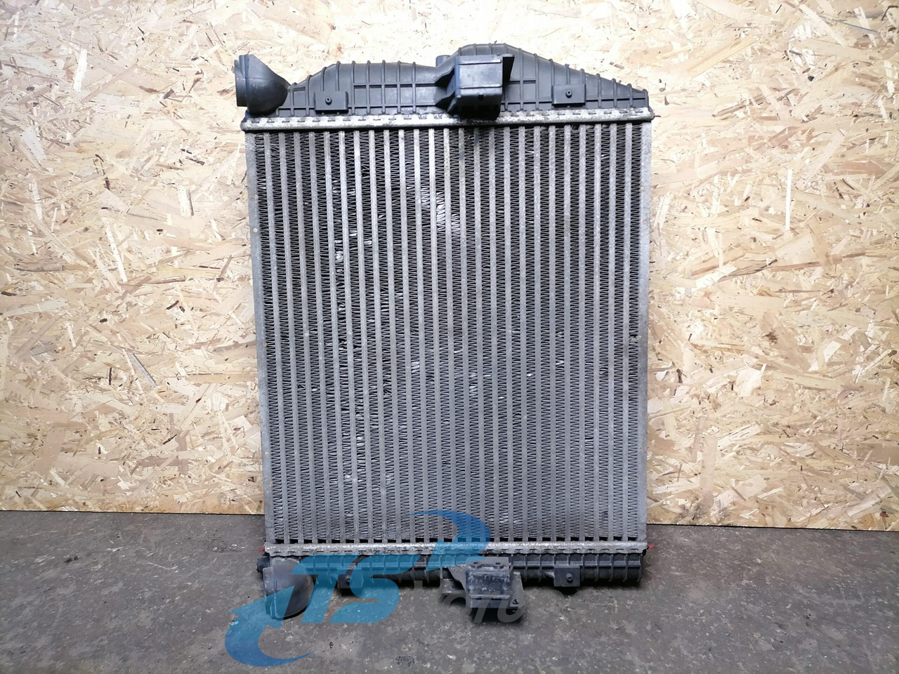 MB Intercooler radiator A9705000604 - Интеркулер для Грузовиков: фото 2 MB Intercooler radiator A9705000604 - Интеркулер для Грузовиков: фото 2