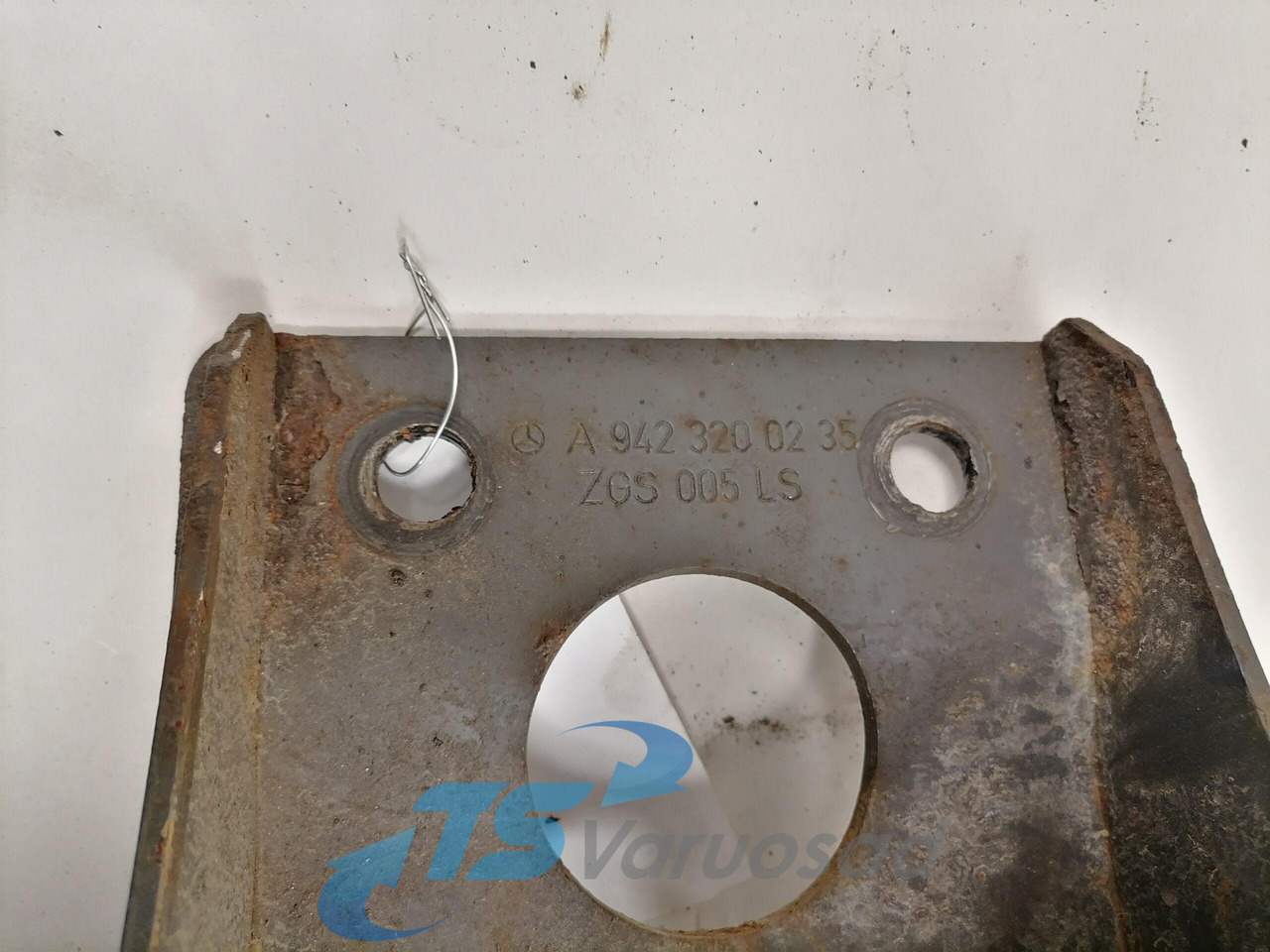 Mercedes-Benz Air spring bracket A9423200235 - Воздушная подвеска для Грузовиков: фото 3 Mercedes-Benz Air spring bracket A9423200235 - Воздушная подвеска для Грузовиков: фото 3