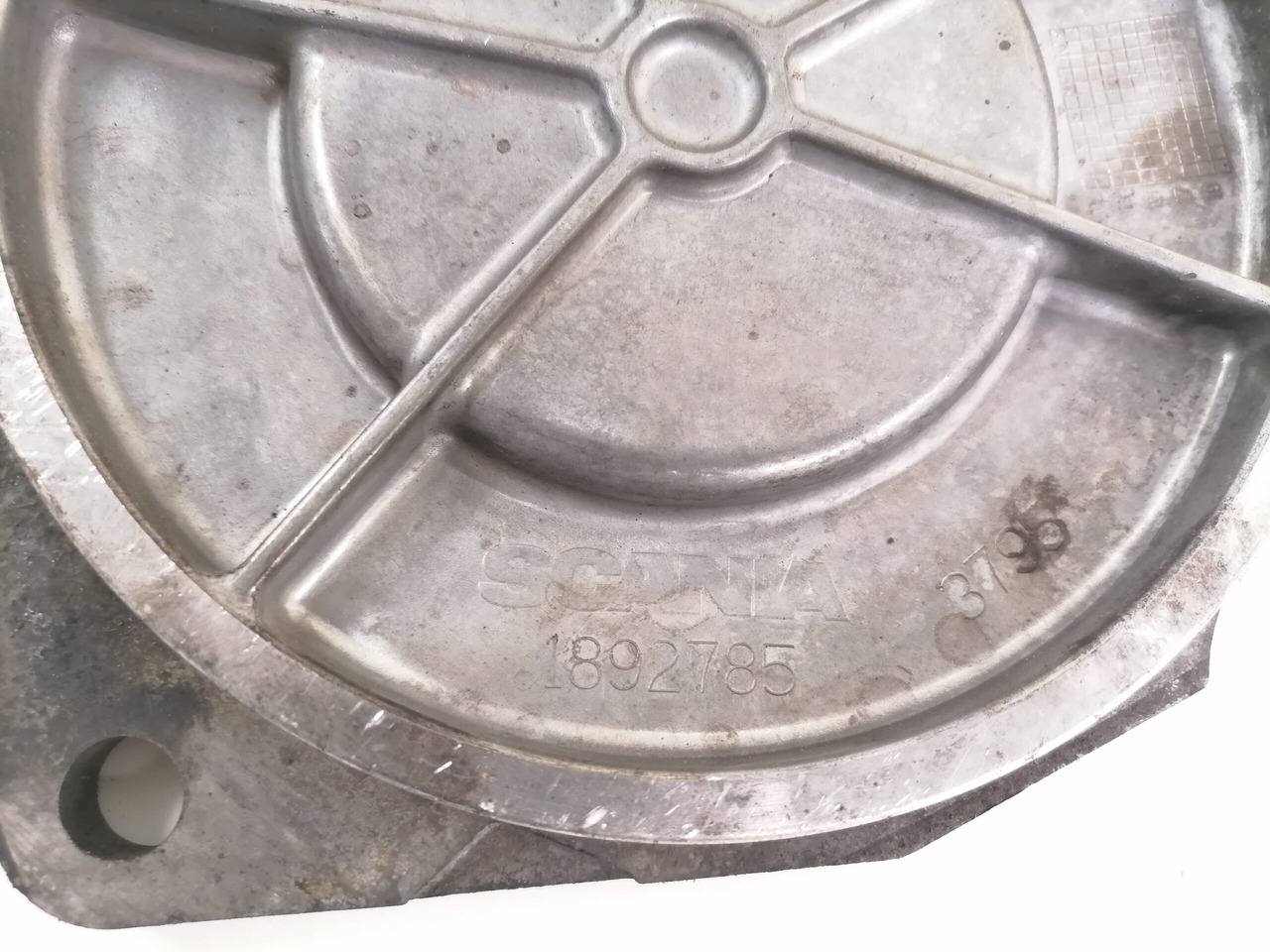 Scania Engine front cover 1892785 - Двигатель и запчасти для Грузовиков: фото 2 Scania Engine front cover 1892785 - Двигатель и запчасти для Грузовиков: фото 2