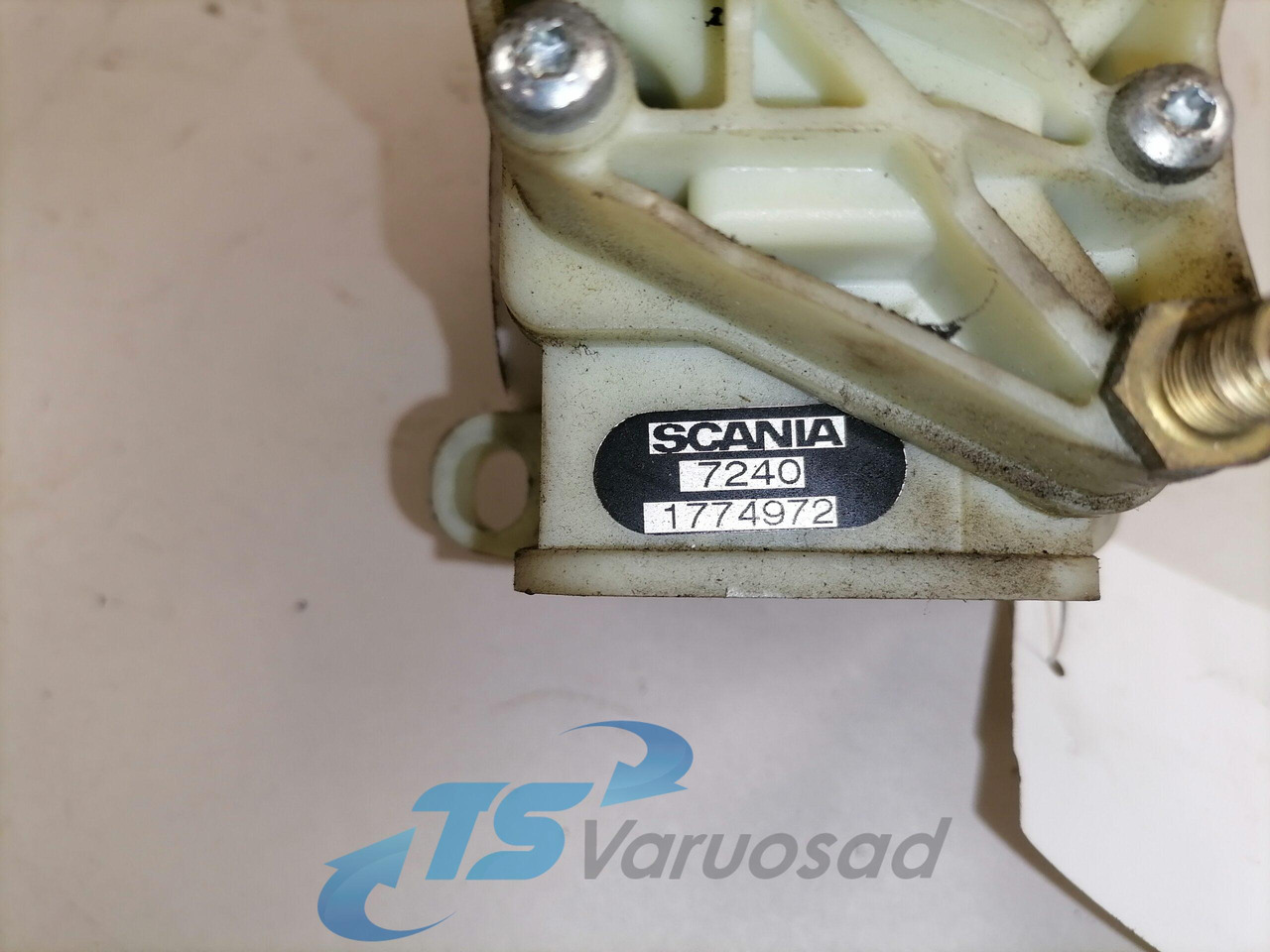 Scania Handbrake control lever 1774972 - Универсальная запчасть для Грузовиков: фото 4 Scania Handbrake control lever 1774972 - Универсальная запчасть для Грузовиков: фото 4