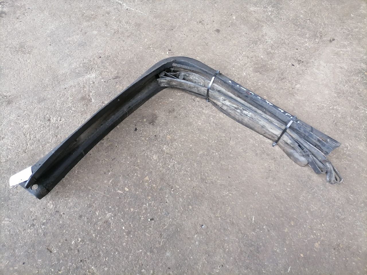 Scania Kütusepaagi kandur, Scania 1887755 - Топливный бак для Грузовиков: фото 2 Scania Kütusepaagi kandur, Scania 1887755 - Топливный бак для Грузовиков: фото 2