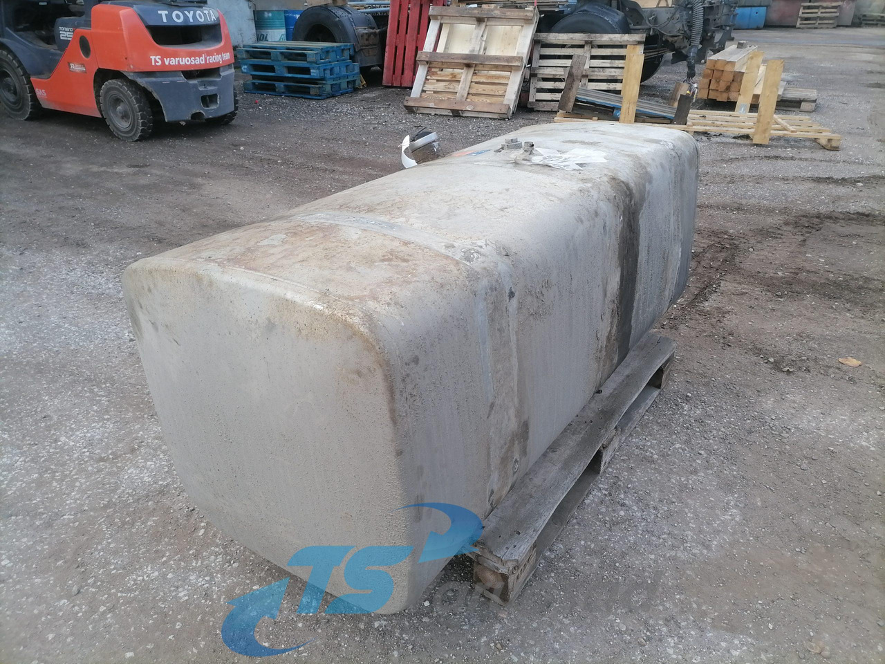 Scania Kütusepaak 700L 1517309 - Топливный бак для Грузовиков: фото 3 Scania Kütusepaak 700L 1517309 - Топливный бак для Грузовиков: фото 3