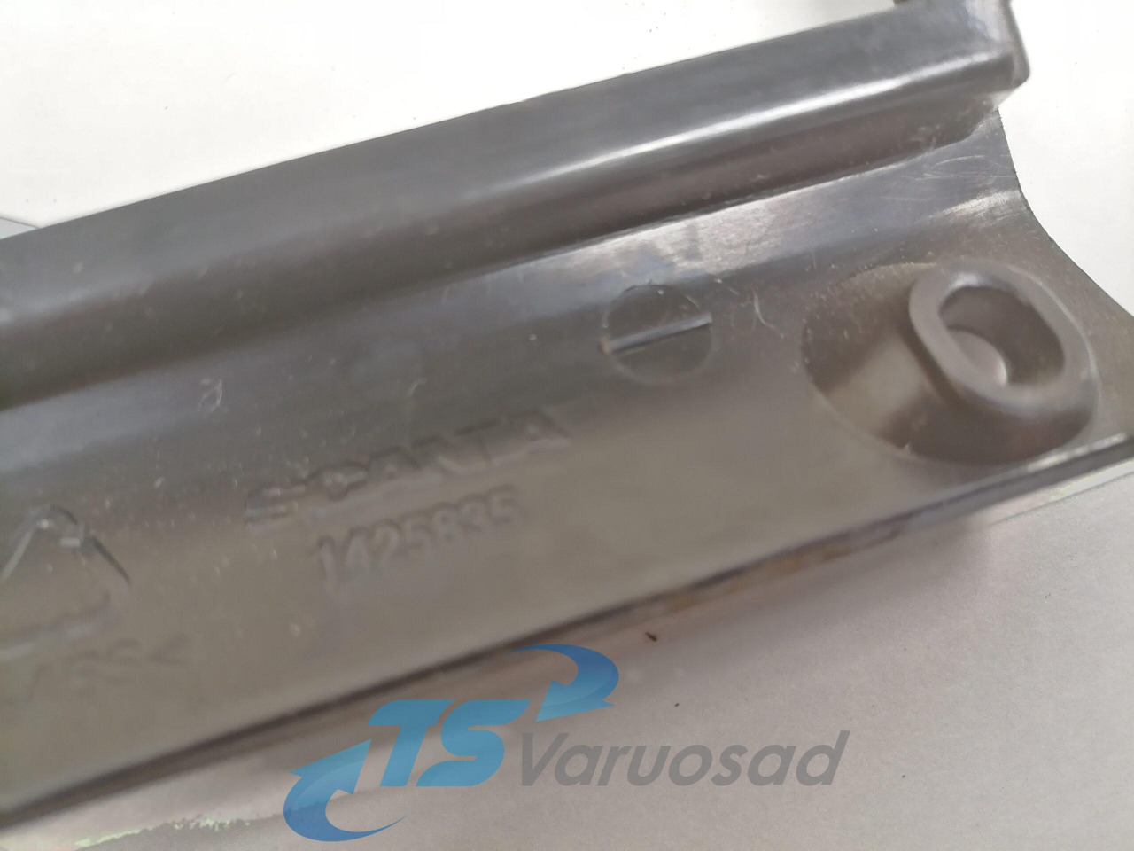 Scania Plastic cover 1425835 - Универсальная запчасть для Грузовиков: фото 3 Scania Plastic cover 1425835 - Универсальная запчасть для Грузовиков: фото 3