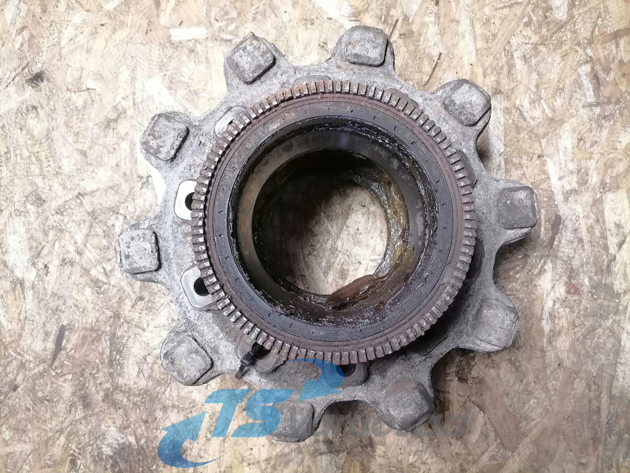 Scania Wheel hub 1724790 - Универсальная запчасть для Грузовиков: фото 3 Scania Wheel hub 1724790 - Универсальная запчасть для Грузовиков: фото 3
