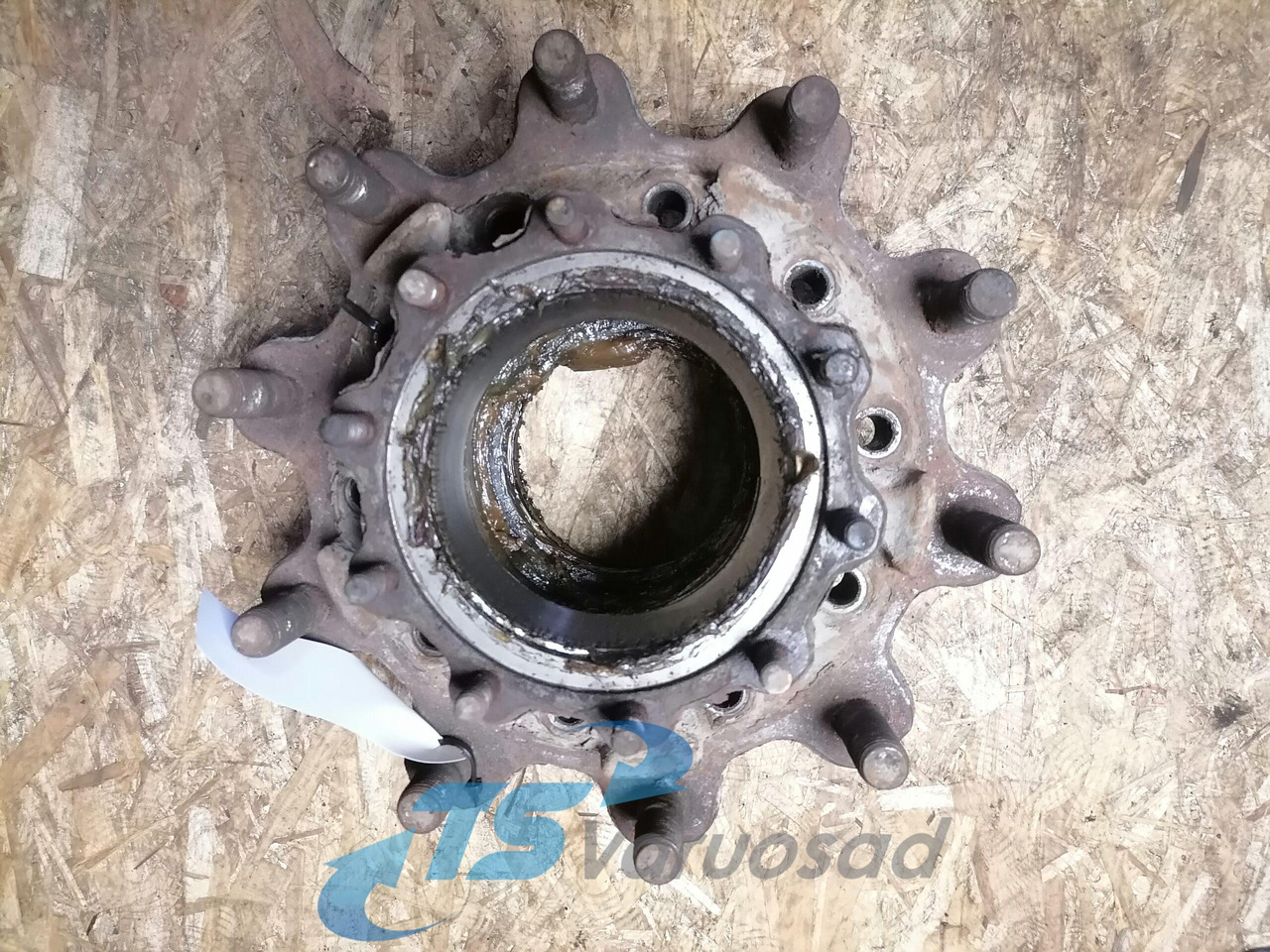 Scania Wheel hub 1724790 - Универсальная запчасть для Грузовиков: фото 2 Scania Wheel hub 1724790 - Универсальная запчасть для Грузовиков: фото 2