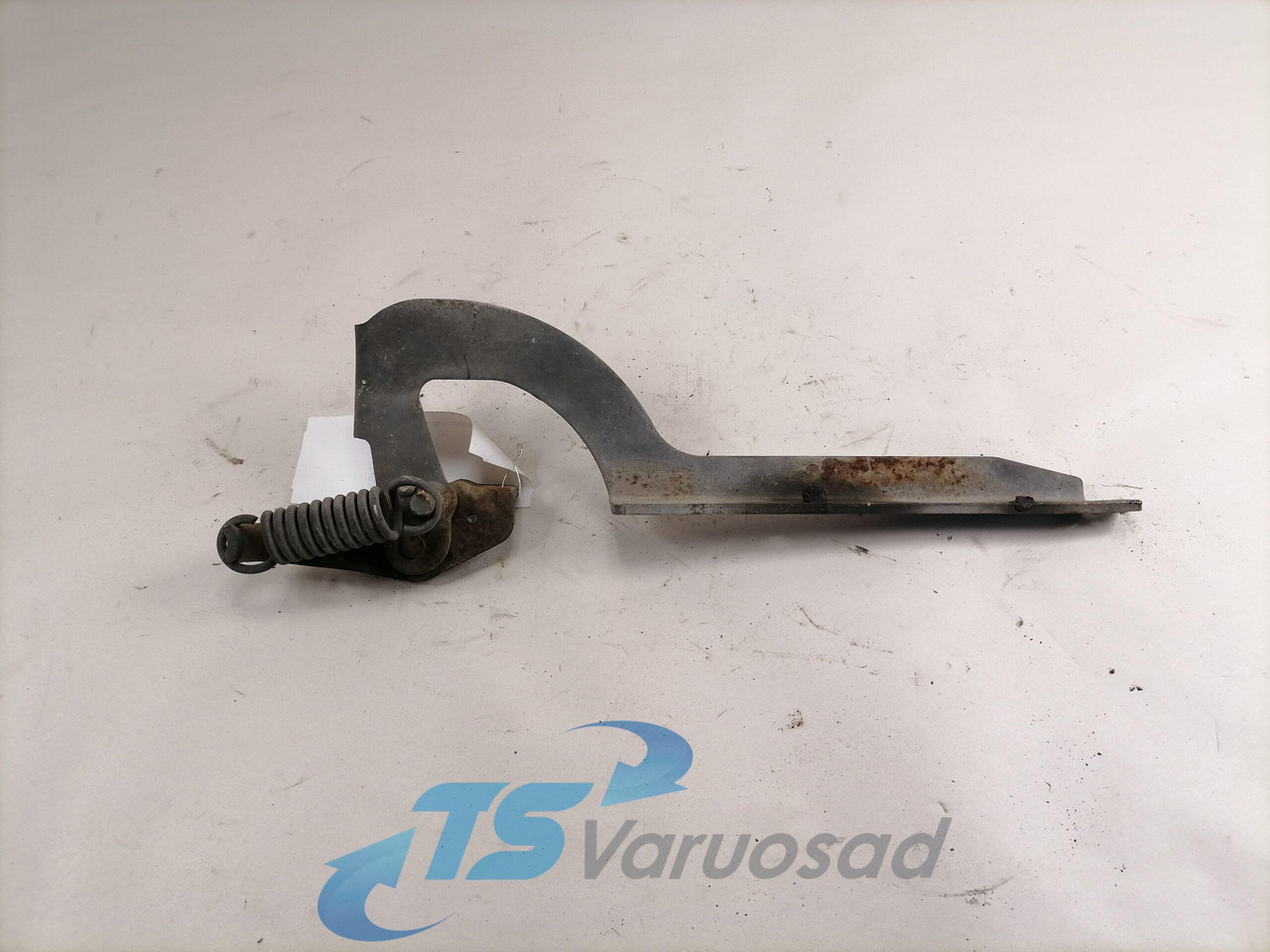 Scania lower grille carrier hinge 1381479 - Решётка радиатора для Грузовиков: фото 1 Scania lower grille carrier hinge 1381479 - Решётка радиатора для Грузовиков: фото 1