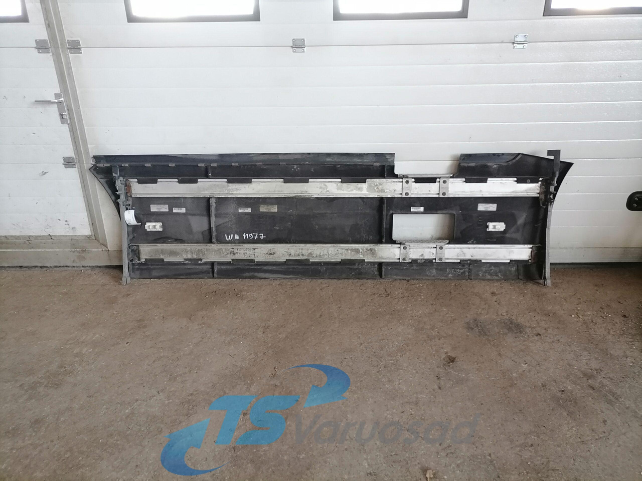 Volvo Air deflector 84046529 - Аэродинамика/ Спойлеры для Грузовиков: фото 2 Volvo Air deflector 84046529 - Аэродинамика/ Спойлеры для Грузовиков: фото 2