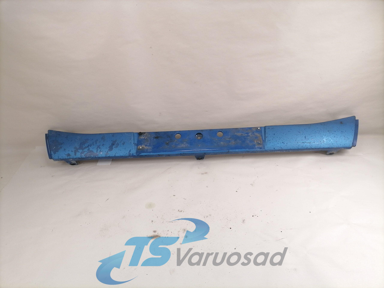 Volvo Front bumper cover plastic 82090733 - Аэродинамика/ Спойлеры для Грузовиков: фото 1 Volvo Front bumper cover plastic 82090733 - Аэродинамика/ Спойлеры для Грузовиков: фото 1