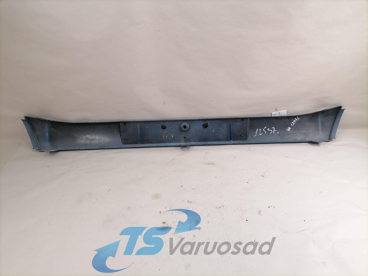 Volvo Front bumper cover plastic 82090733 - Аэродинамика/ Спойлеры для Грузовиков: фото 2 Volvo Front bumper cover plastic 82090733 - Аэродинамика/ Спойлеры для Грузовиков: фото 2