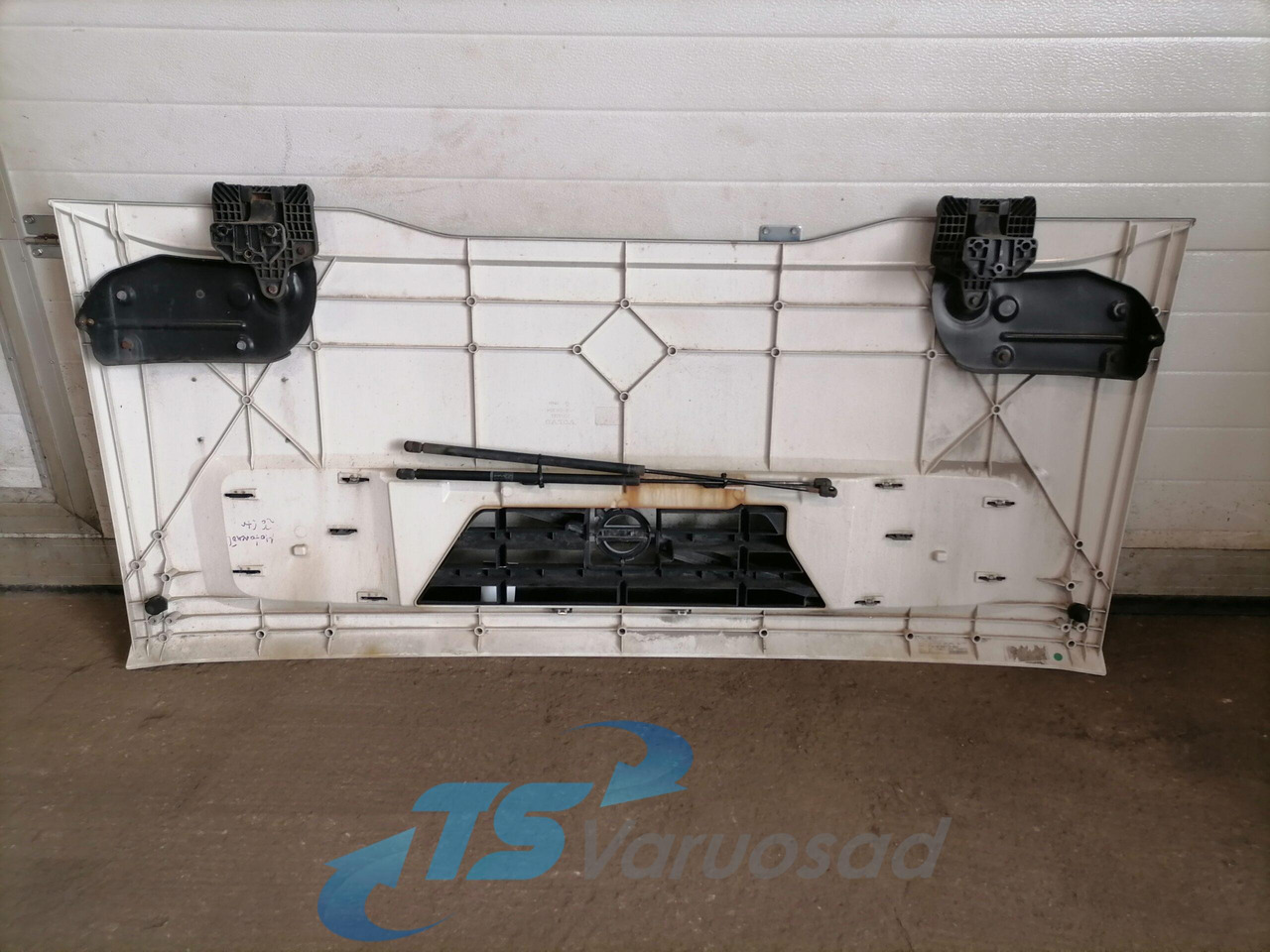 Volvo Grille panel 20748333 - Решётка радиатора для Грузовиков: фото 2 Volvo Grille panel 20748333 - Решётка радиатора для Грузовиков: фото 2