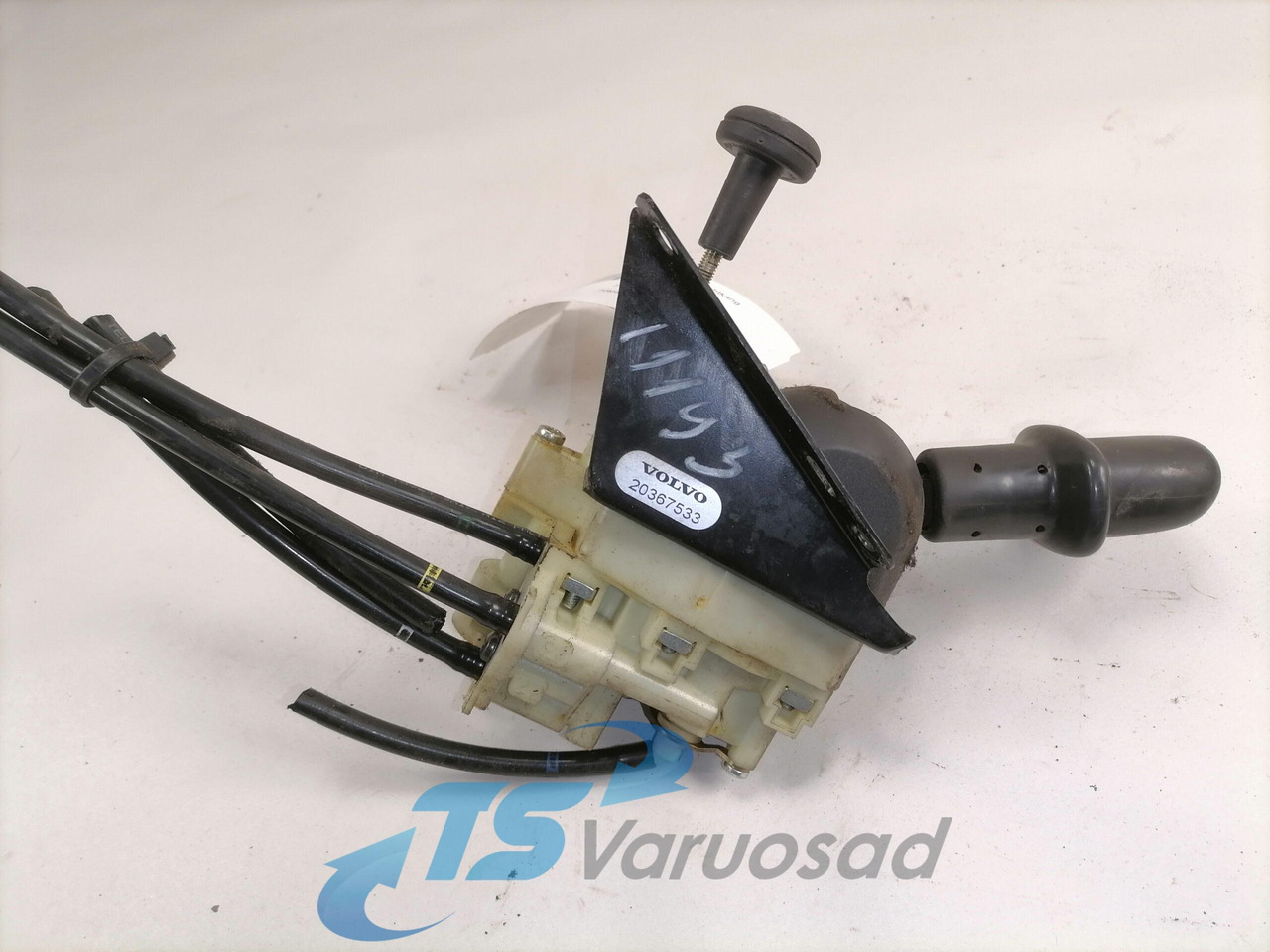 Volvo Handbrake control lever 9617242040 - Универсальная запчасть для Грузовиков: фото 1 Volvo Handbrake control lever 9617242040 - Универсальная запчасть для Грузовиков: фото 1